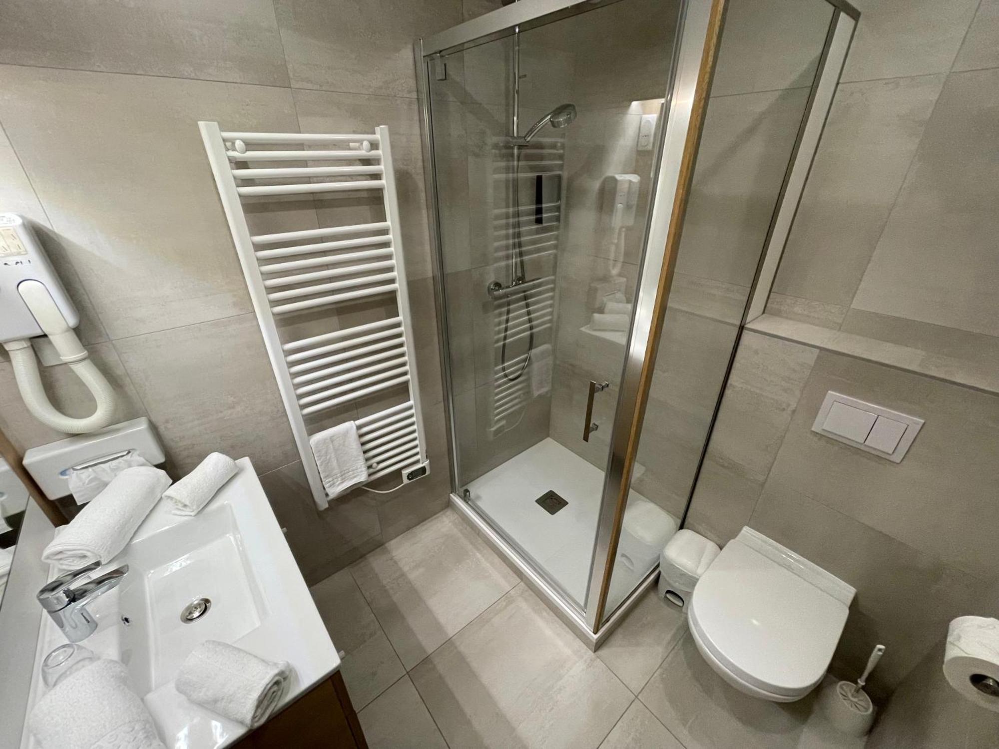 Hotel Aster Restaurant Aux Arcades Briey Екстериор снимка