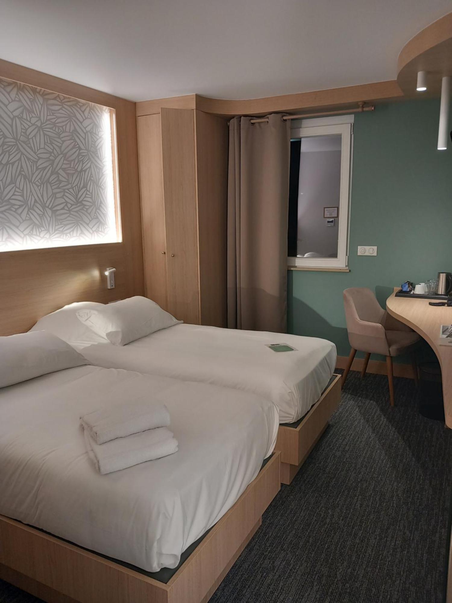 Hotel Aster Restaurant Aux Arcades Briey Екстериор снимка