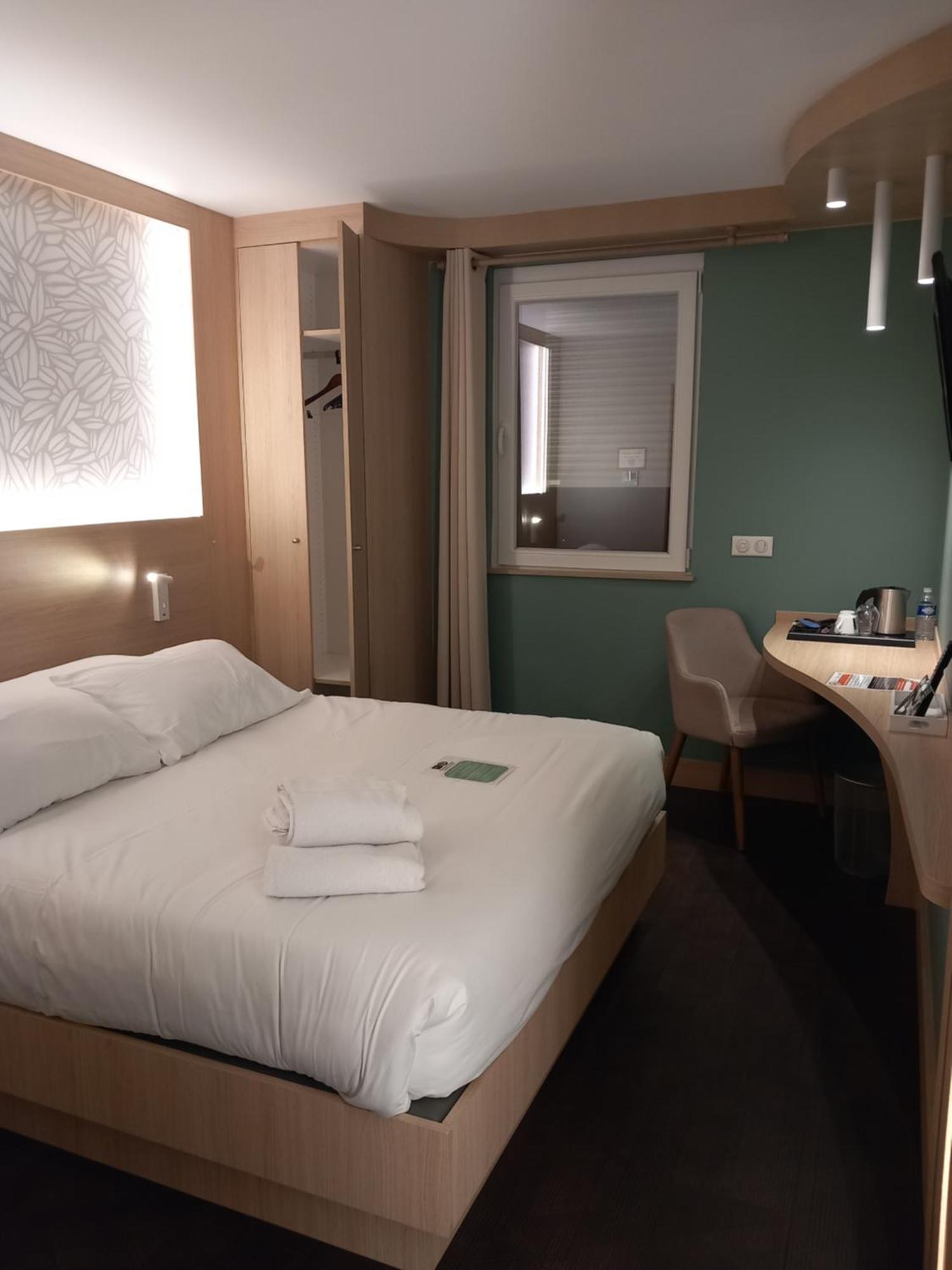 Hotel Aster Restaurant Aux Arcades Briey Екстериор снимка