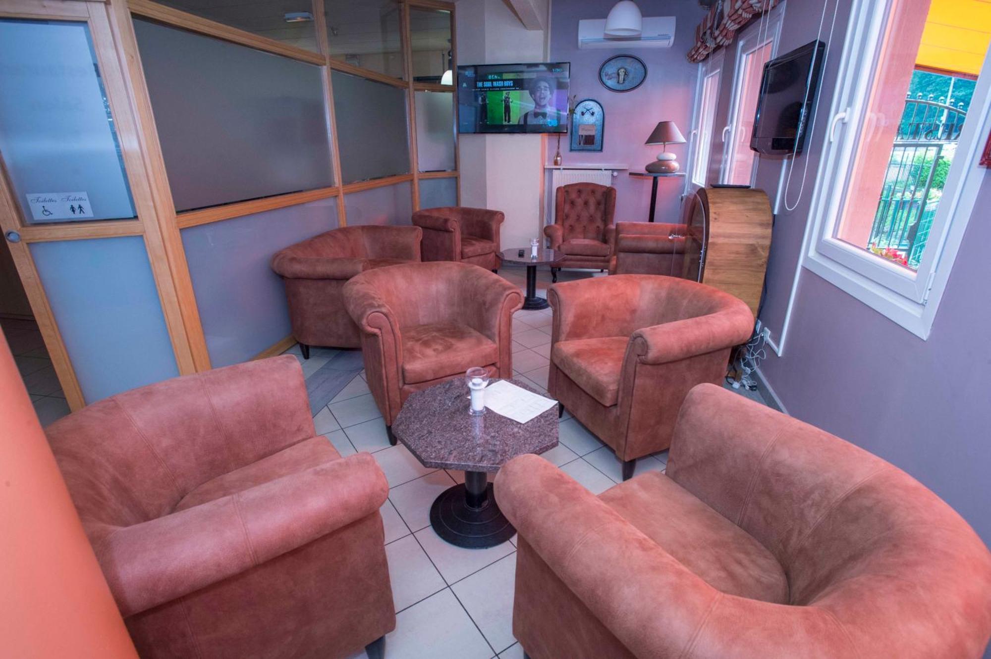 Hotel Aster Restaurant Aux Arcades Briey Екстериор снимка