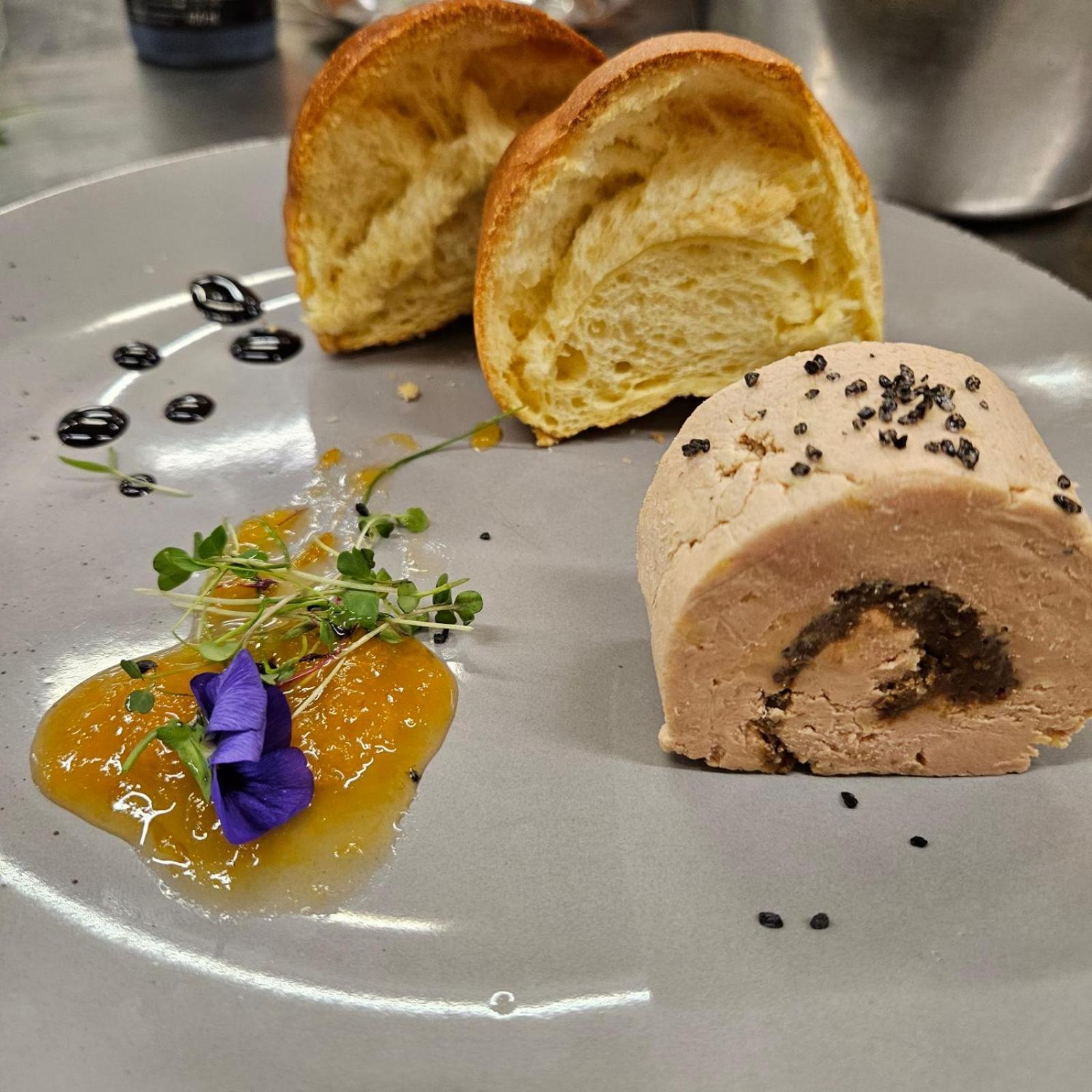Hotel Aster Restaurant Aux Arcades Briey Екстериор снимка