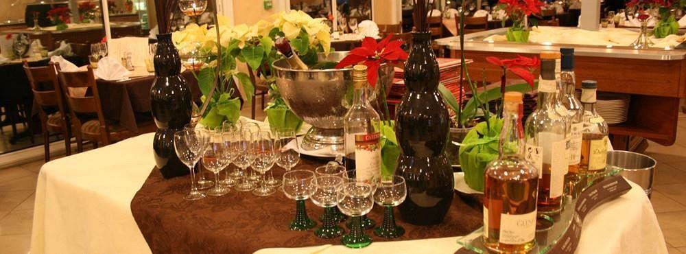 Hotel Aster Restaurant Aux Arcades Briey Екстериор снимка