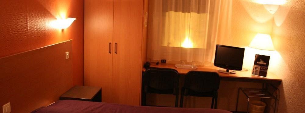 Hotel Aster Restaurant Aux Arcades Briey Екстериор снимка