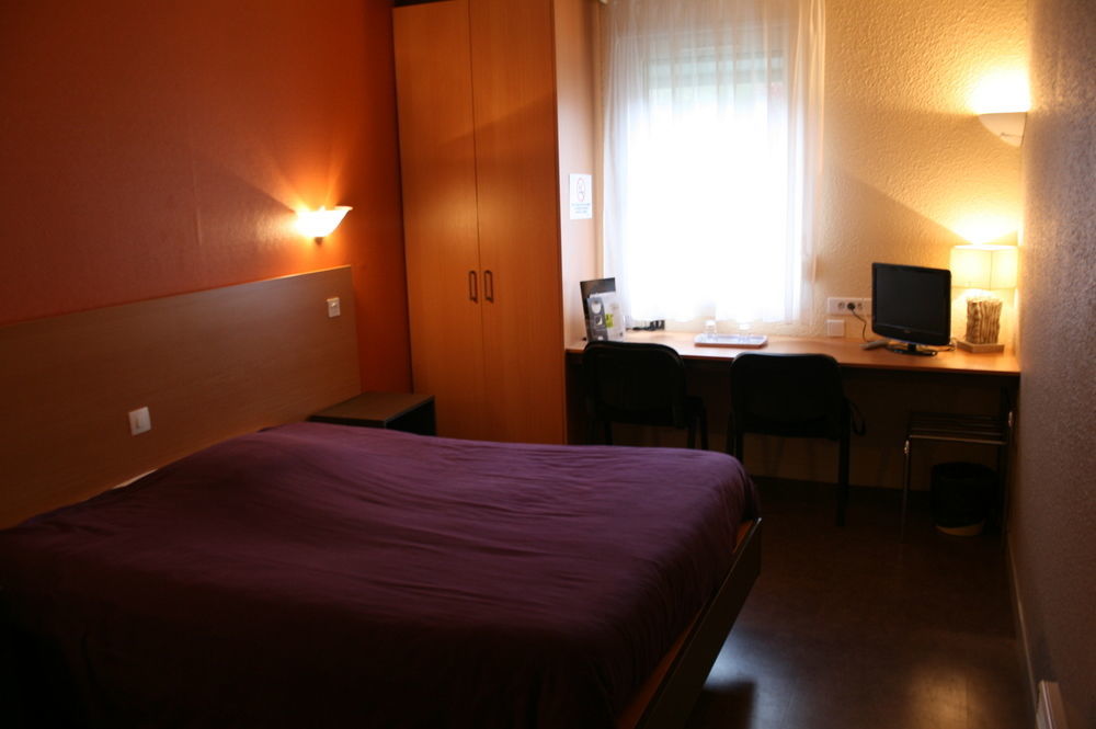 Hotel Aster Restaurant Aux Arcades Briey Екстериор снимка