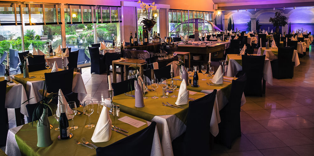 Hotel Aster Restaurant Aux Arcades Briey Екстериор снимка