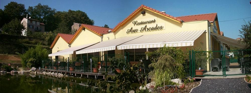 Hotel Aster Restaurant Aux Arcades Briey Екстериор снимка