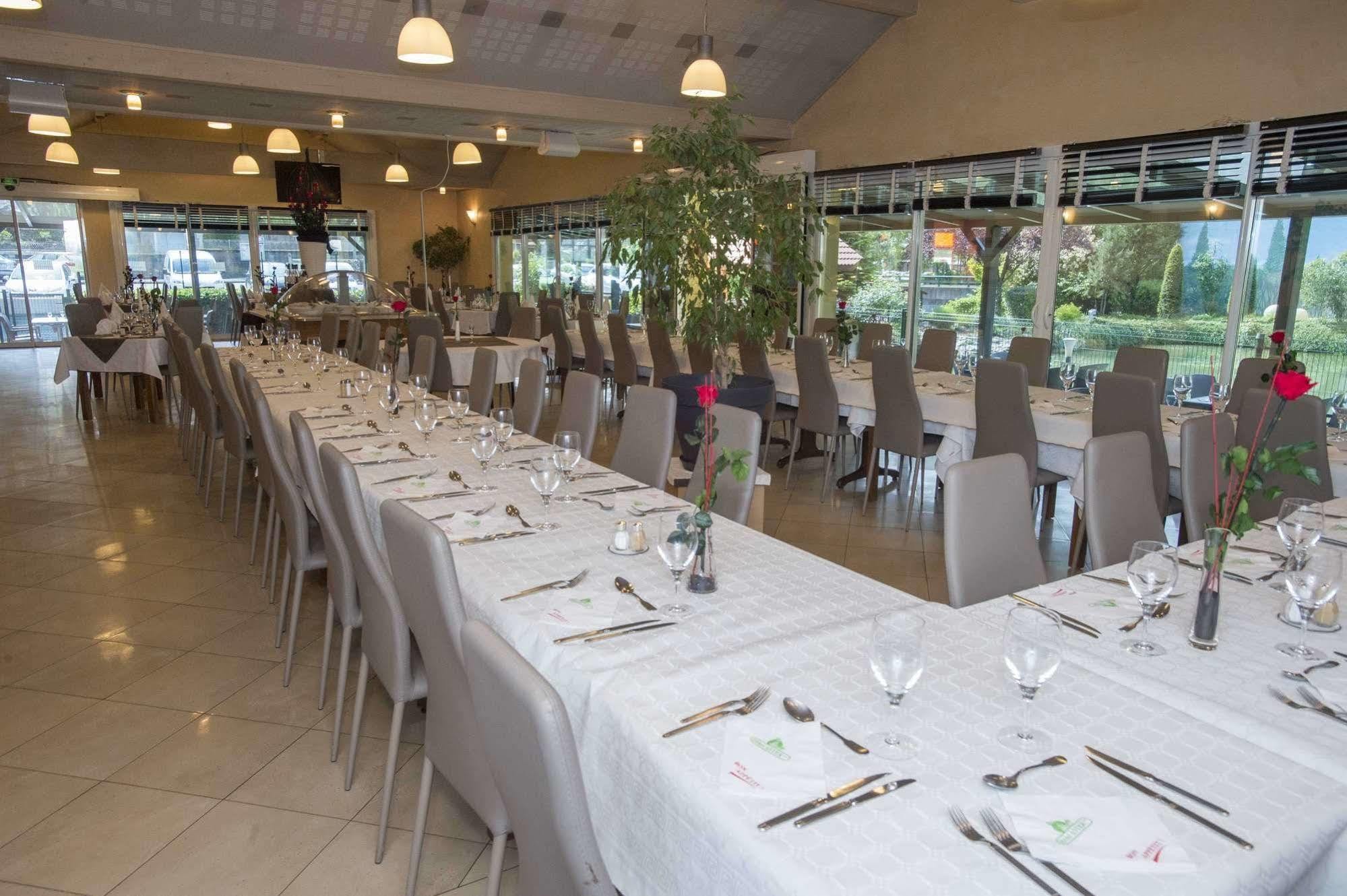 Hotel Aster Restaurant Aux Arcades Briey Екстериор снимка